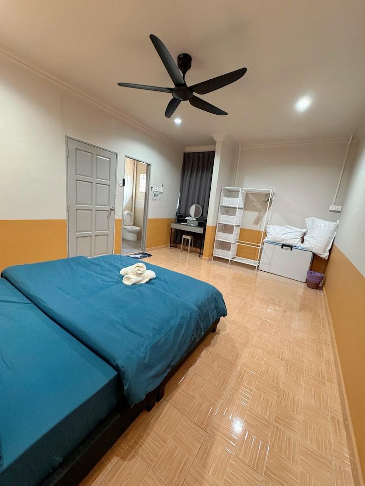 Comfy Tok Sira Home Kuantan 5 BR Family Bungalow 14