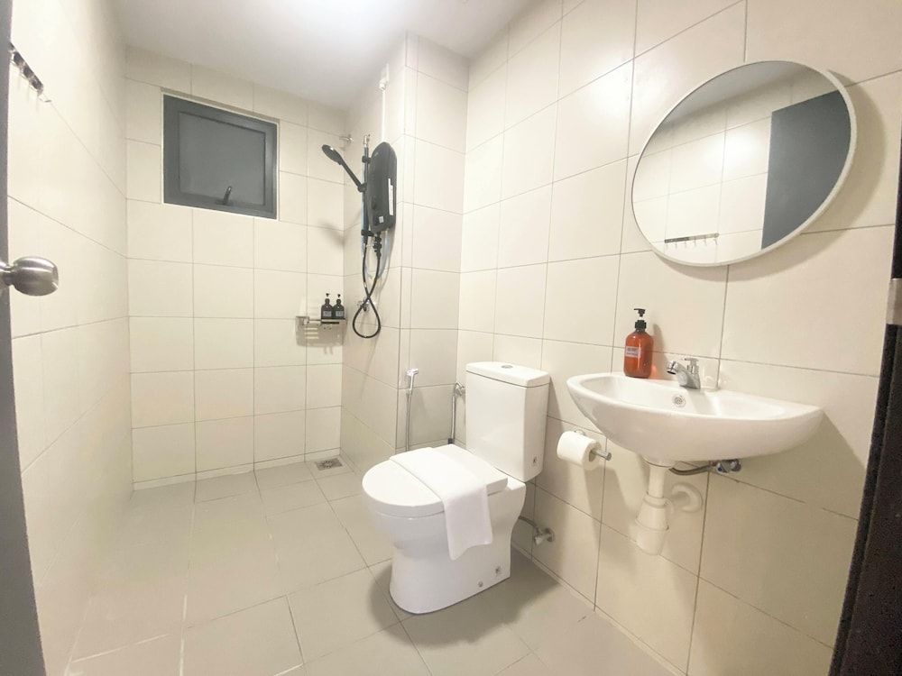 Gaia Residences by Sleepy Bear Deluxe Apartment, 3 Bedrooms 25