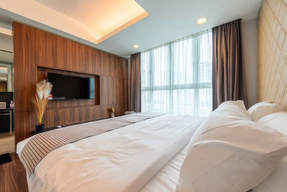 Deluxe Apartment, 2 Bedrooms, Balcony, City View