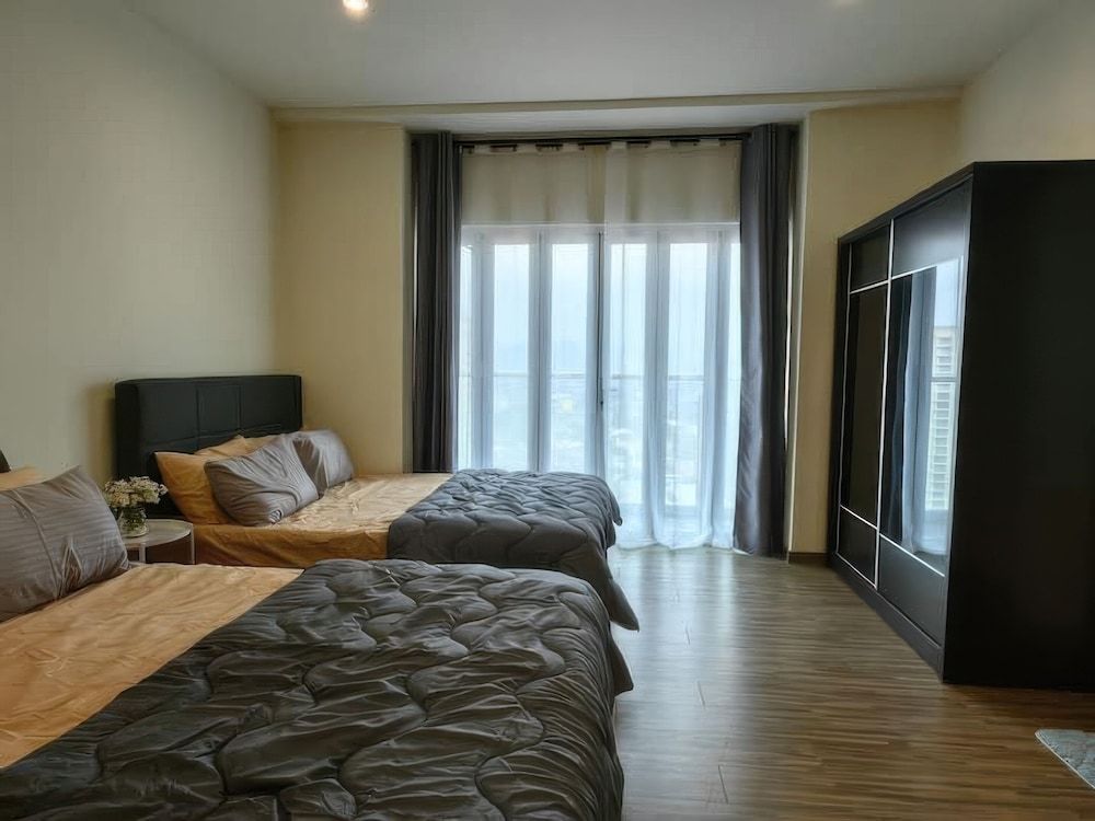 Superior Apartment, 1 Queen Bed, Balcony, City View