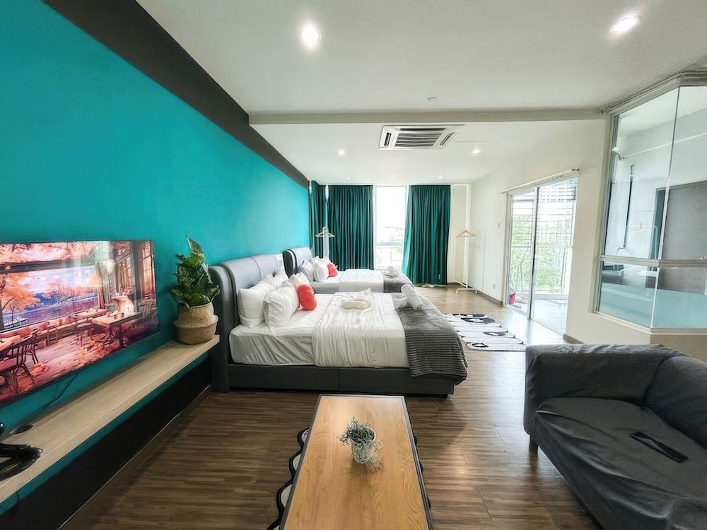 Deluxe Studio, 2 Queen Beds, Balcony, City View