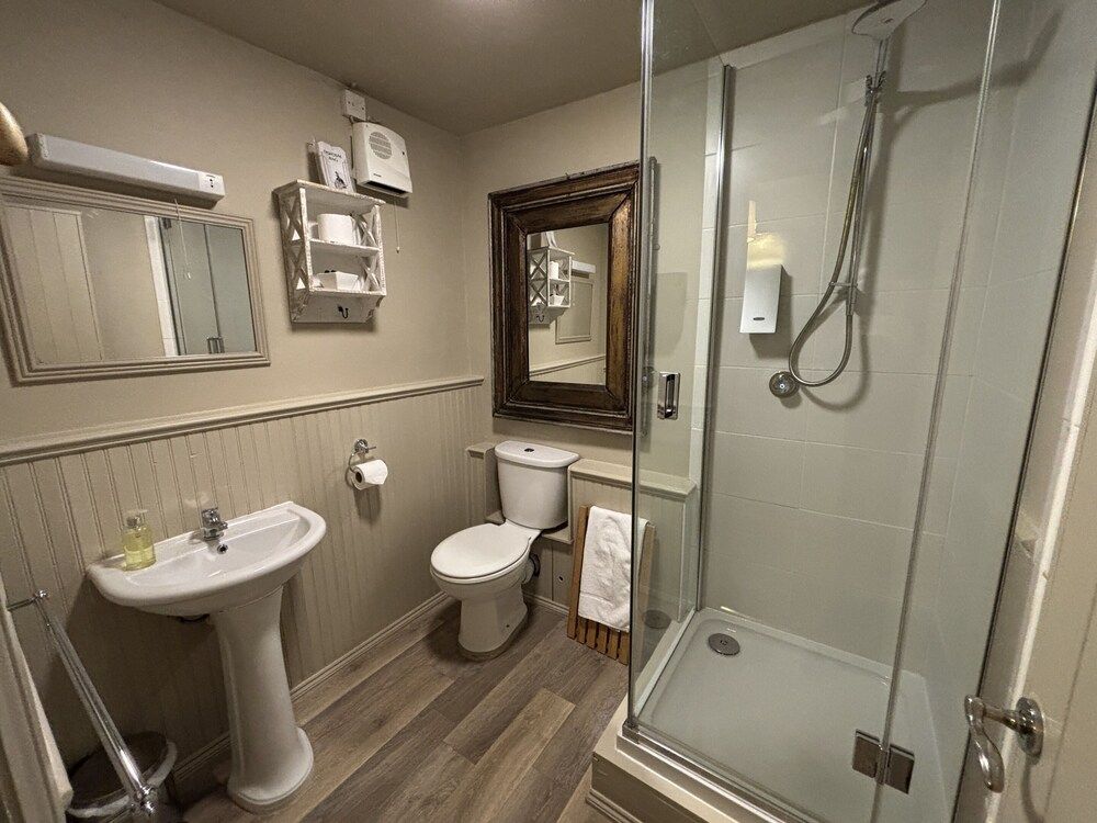 THE FOX GOES FREE Standard Double Room 9