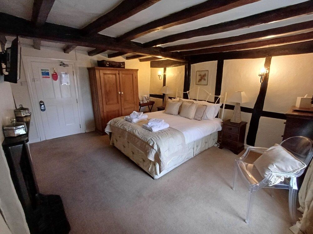 THE FOX GOES FREE Standard Double Room 6