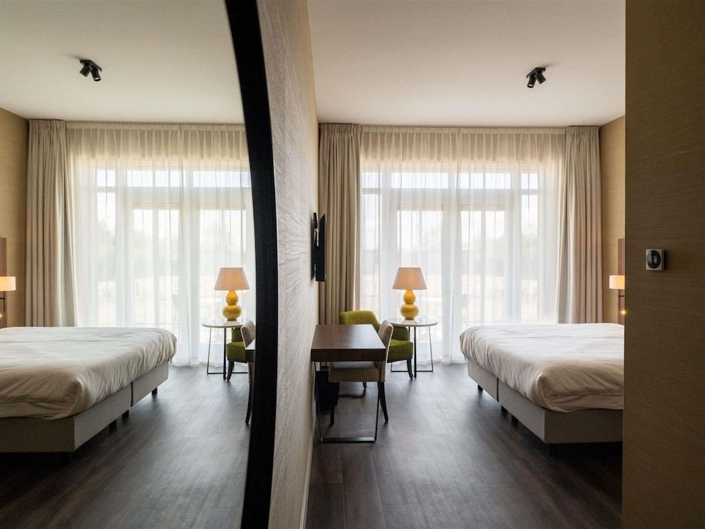 Deluxe, Double or Twin Bed