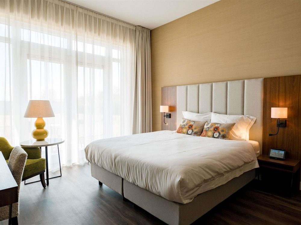 Deluxe, Double or Twin Bed