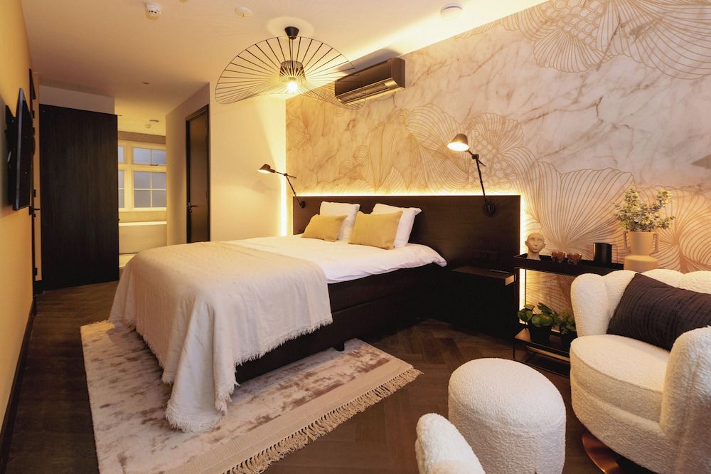 Junior Suite, Canal View
