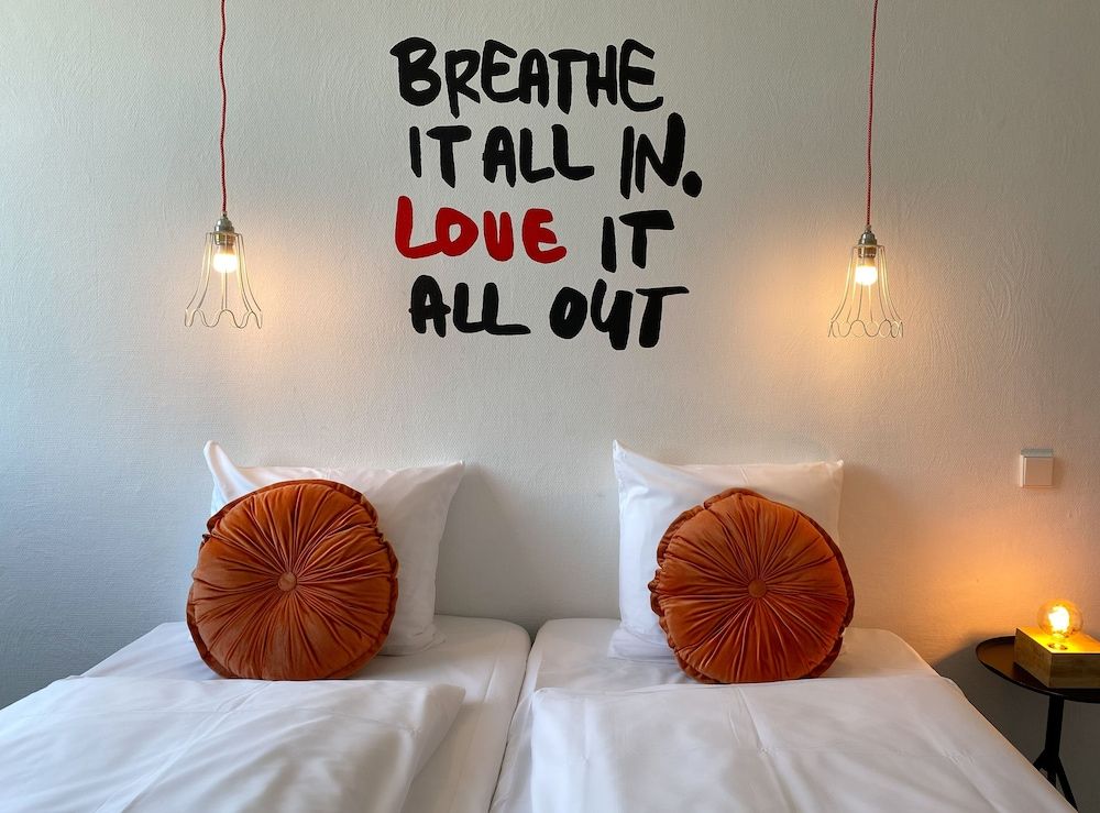 Hotel Credible Twin Room, City View 6