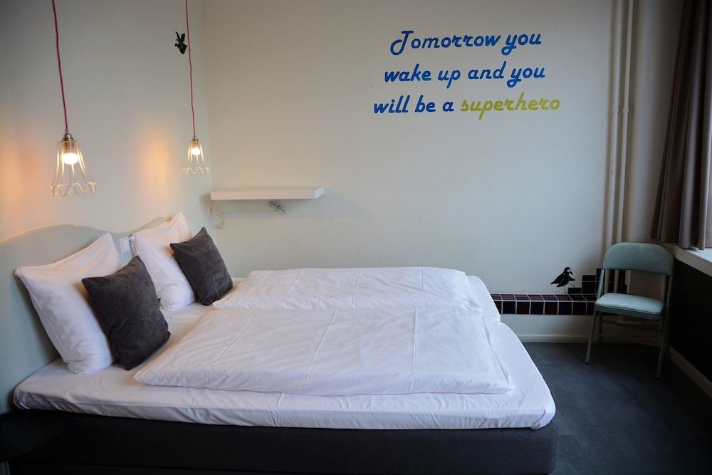 Hotel Credible Twin Room, City View 3