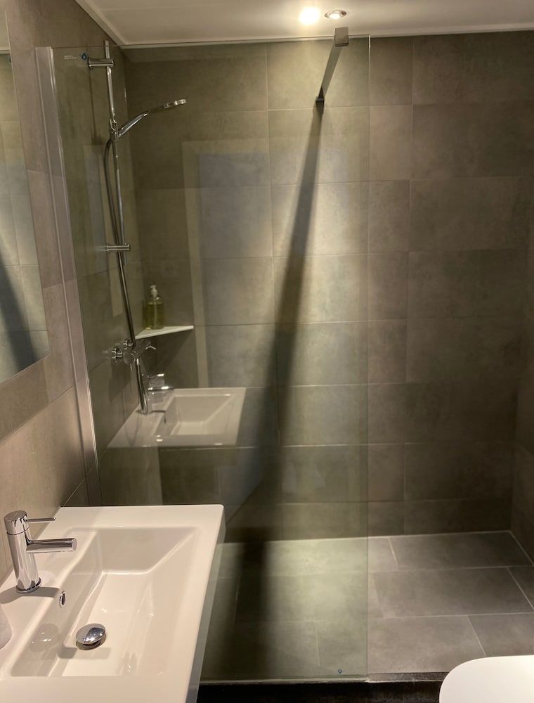 Hotel Credible Twin Room, City View 9