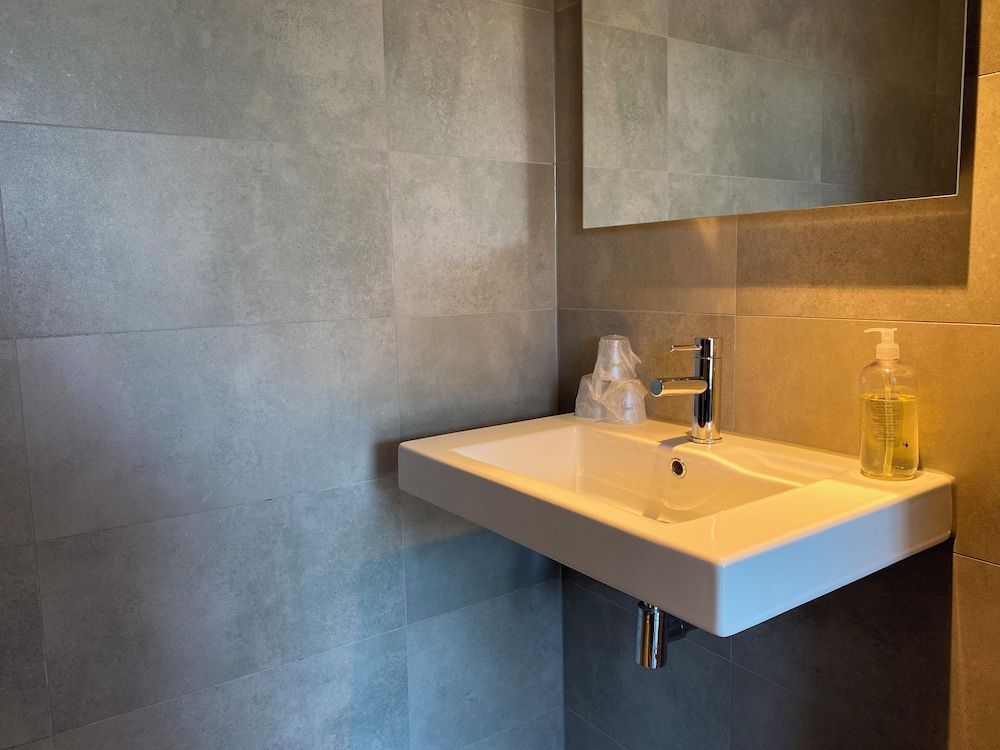 Hotel Credible Family Triple Room, City View 6