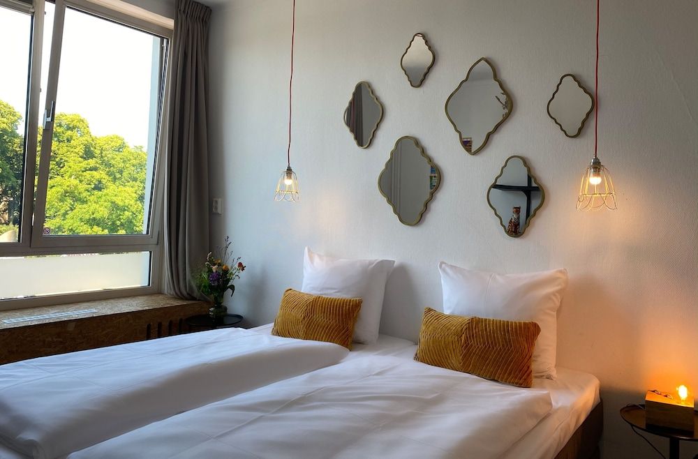 Hotel Credible Twin Room, City View 5