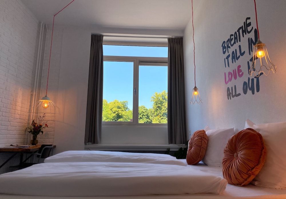 Hotel Credible Twin Room, City View 4