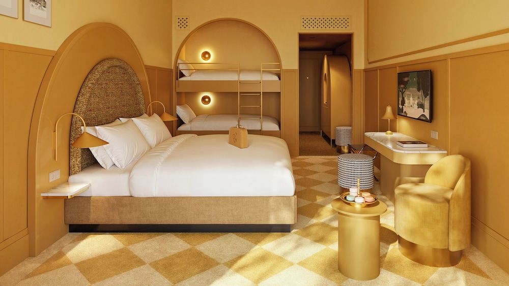 Premium Deluxe Room 4-person (with unlimited theme park admission)