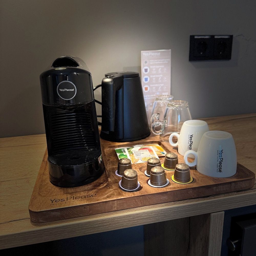 Hotel Emilia Deluxe Double Room, Private Bathroom 4