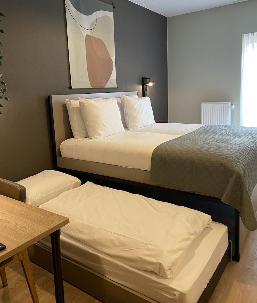 Hotel Emilia Economy Quadruple Room, Private Bathroom