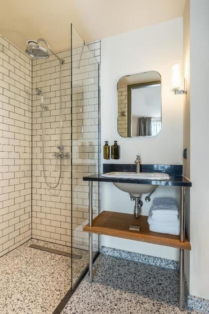 Metzlr House Deluxe Double Room 4