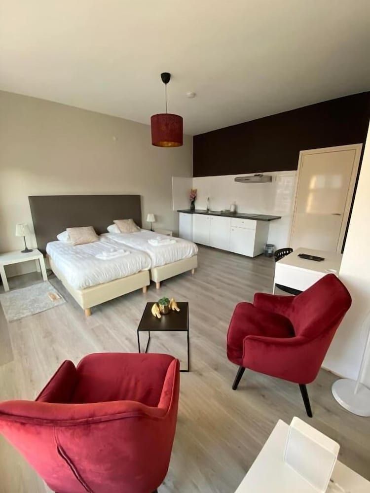 Hotel La Noire - Delft City Centre Basic Room, Canal View