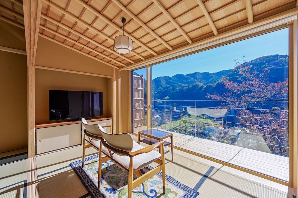 Special Room | Y: Hot spring + 2Japanese style rooms + spacious veranda + study room (79 sqm)