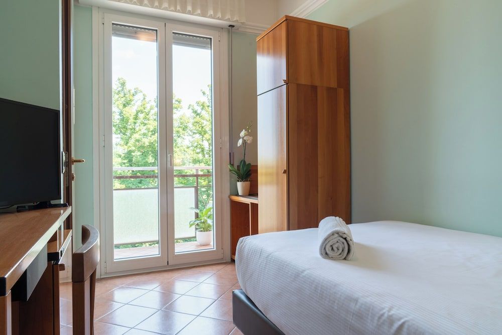 Hotel Aquila Economy Single Room