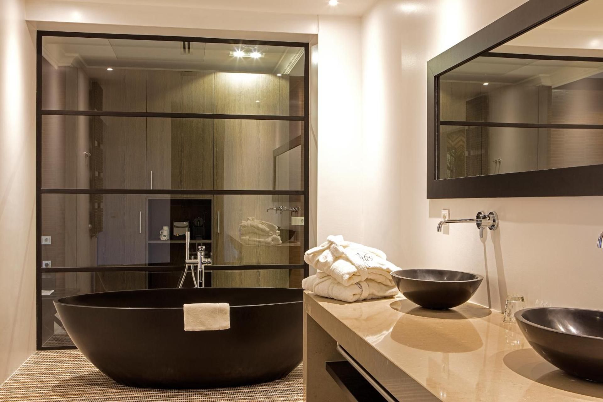 Master Suite (74 m2)