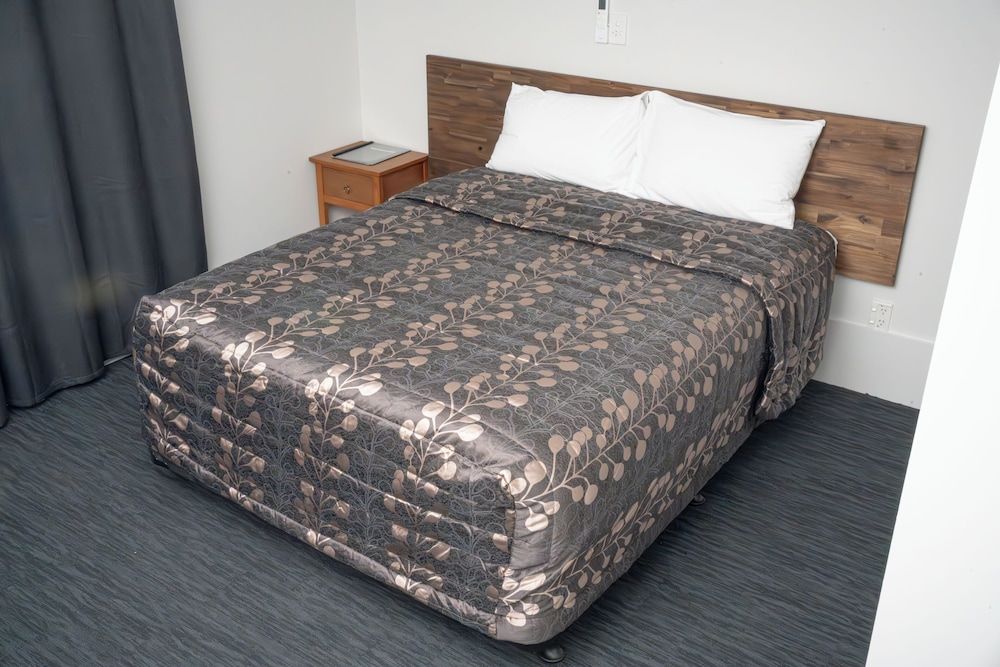 Samhil Motor Lodge Studio Queen Room