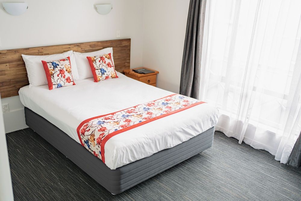 Samhil Motor Lodge Studio Queen Room 3