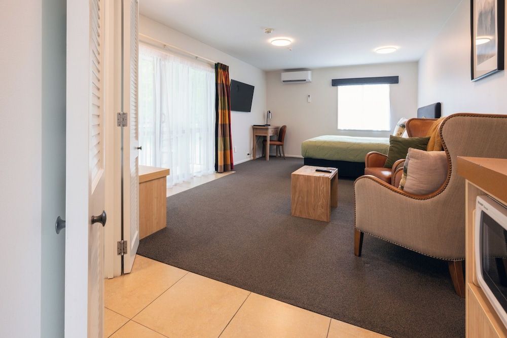 Tussock Peak Lodge Executive Spa Studio 14