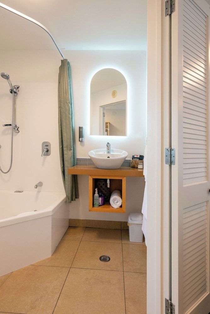 Tussock Peak Lodge Twin Spa Studio 13