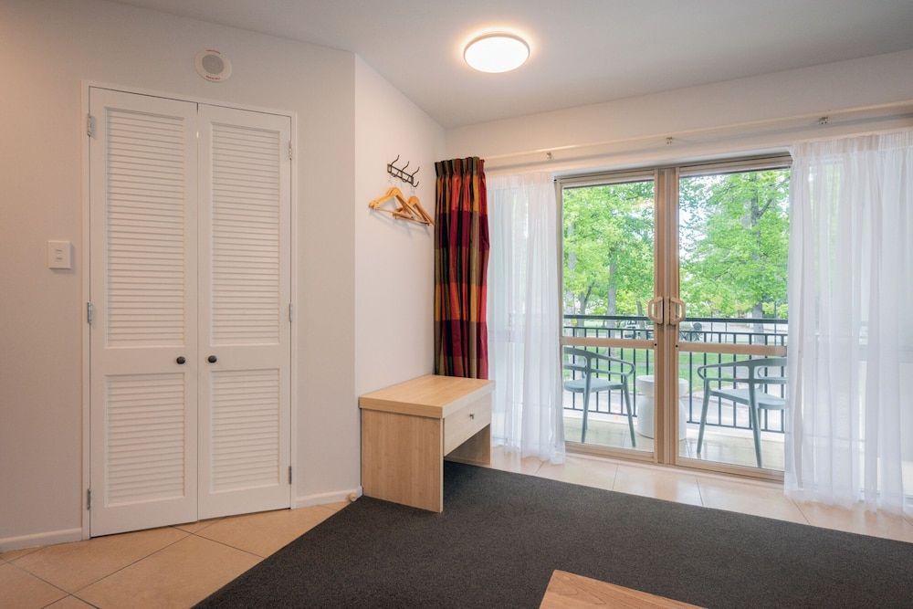 Tussock Peak Lodge Executive Spa Studio 24