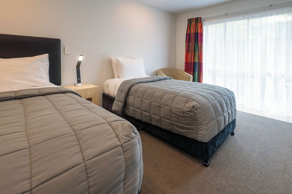 Tussock Peak Lodge Twin Spa Studio 8