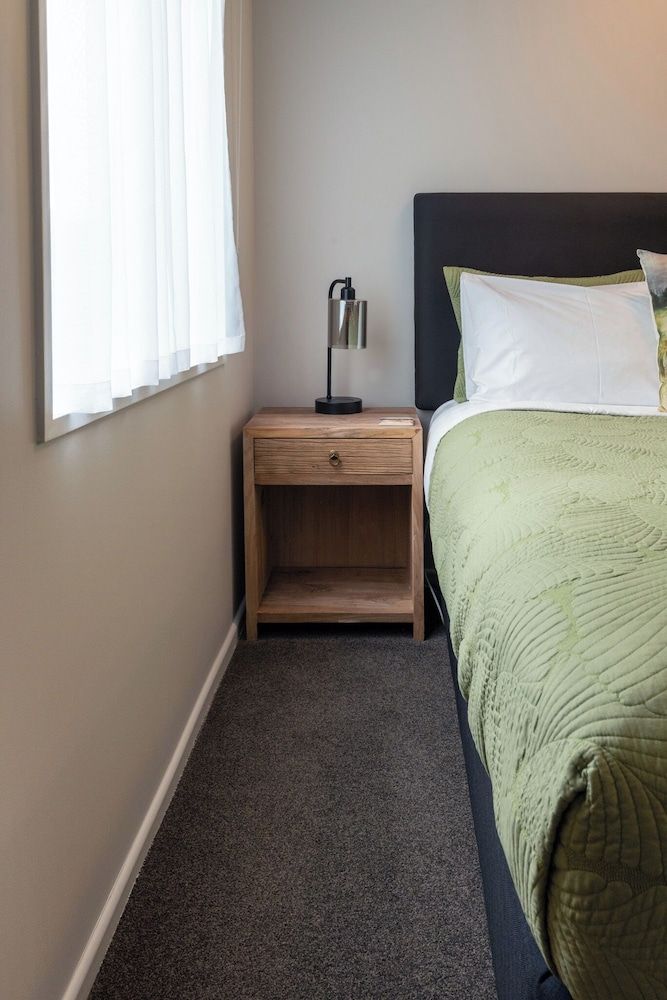 Tussock Peak Lodge Executive Spa Studio 4