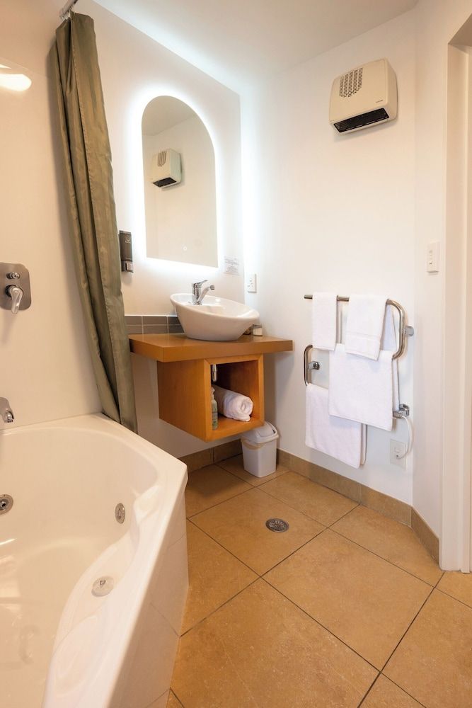 Tussock Peak Lodge Twin Spa Studio 11