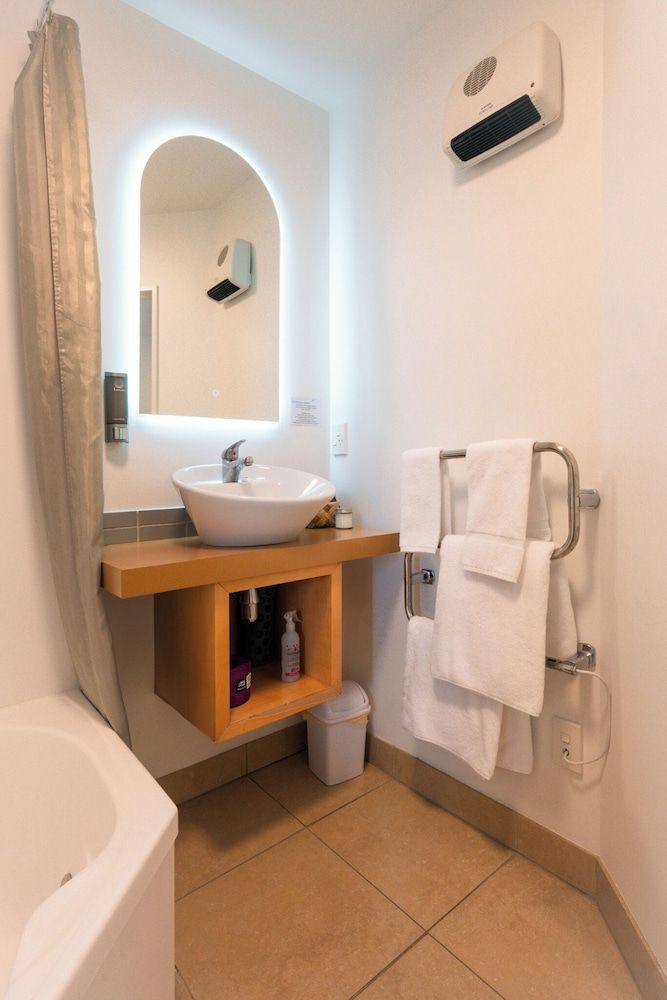 Tussock Peak Lodge Executive Spa Studio 10