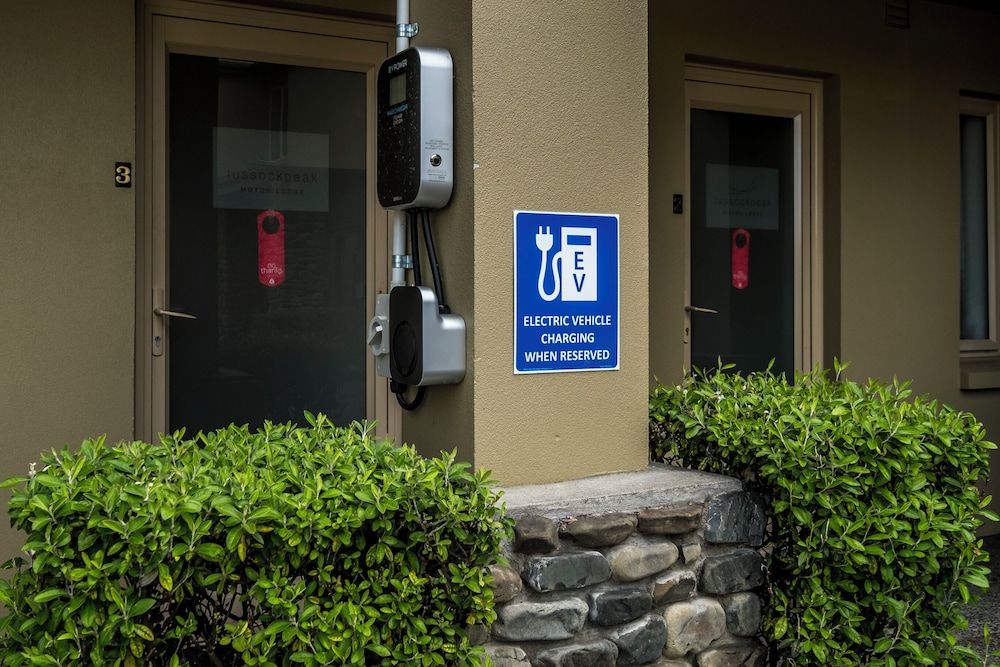 Electric vehicle charging station