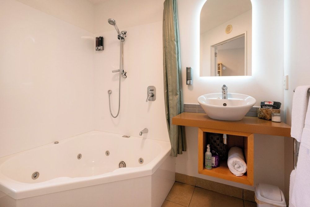 Tussock Peak Lodge Twin Spa Studio 10