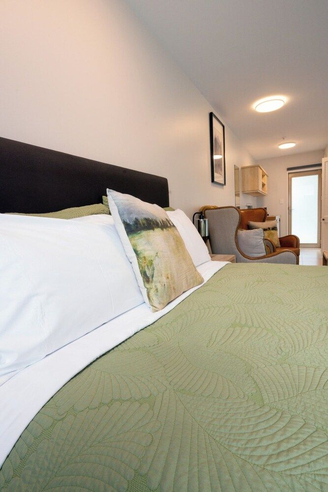 Tussock Peak Lodge Executive Spa Studio 5