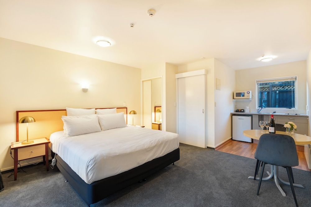 Daffodil Motel Standard Studio 3