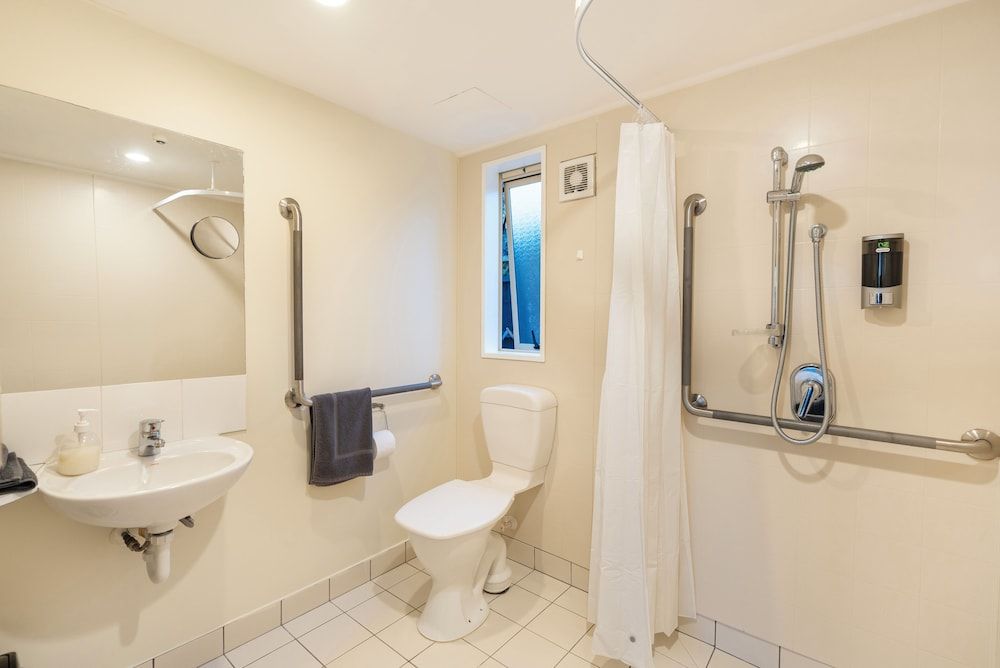 Daffodil Motel Standard 2 Bedroom Suite 3