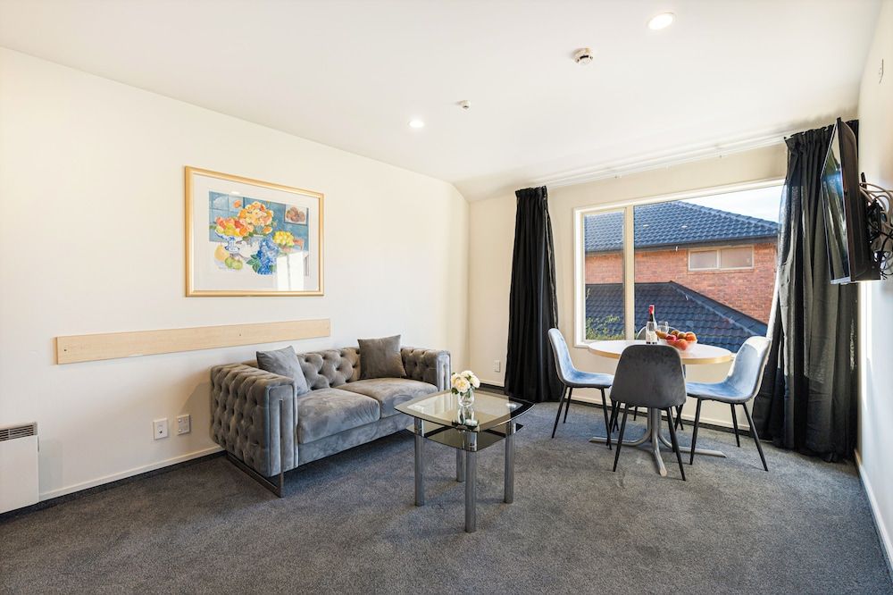 Daffodil Motel Standard 2 Bedroom Suite 7