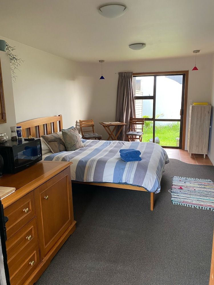 Standard Room, 1 Queen Bed