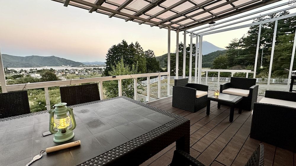 Design Cottage, 4 Bedrooms, Mountain View, Lakeside