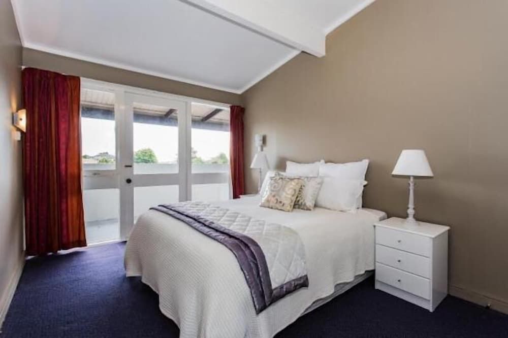 Deluxe Studio Suite, Garden View