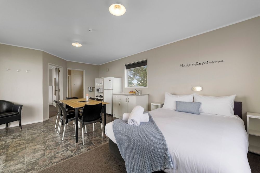 Belt Road Seaside Holiday Park Family Room (Self contained)