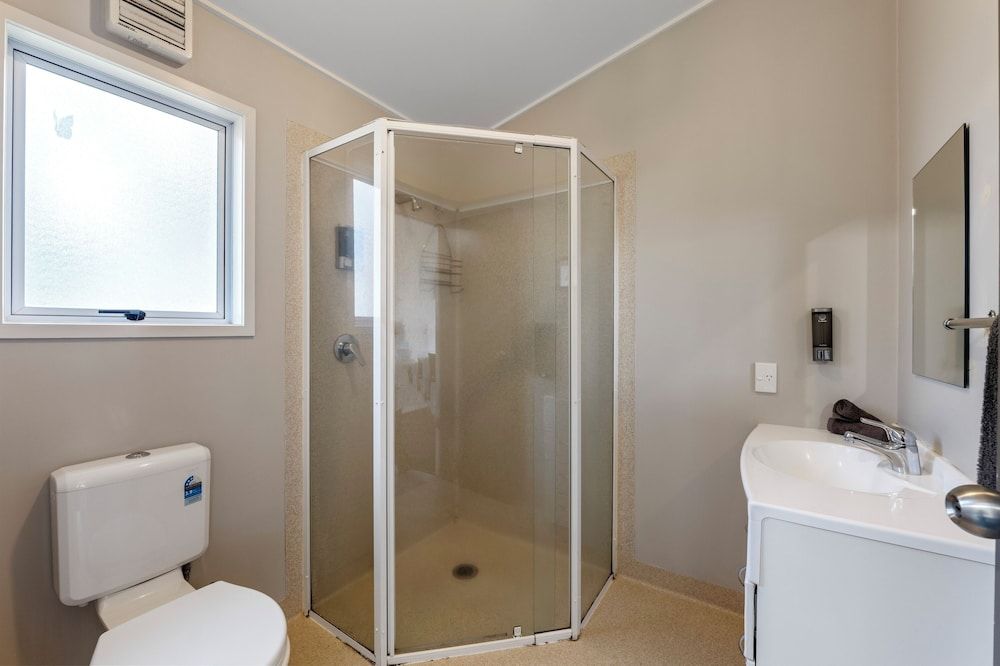 Belt Road Seaside Holiday Park Studio (Self contained) 6