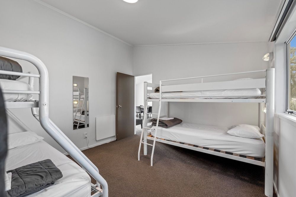 Belt Road Seaside Holiday Park Family Room (Self contained) 2