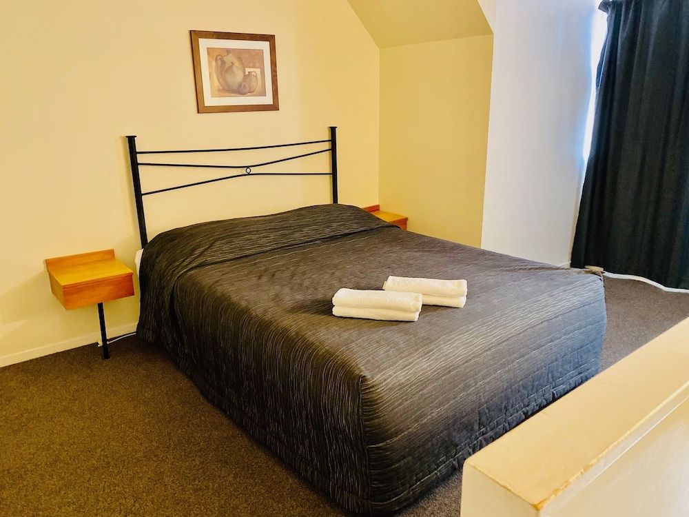 Baden Lodge Motel Deluxe Studio, no spa bath 2