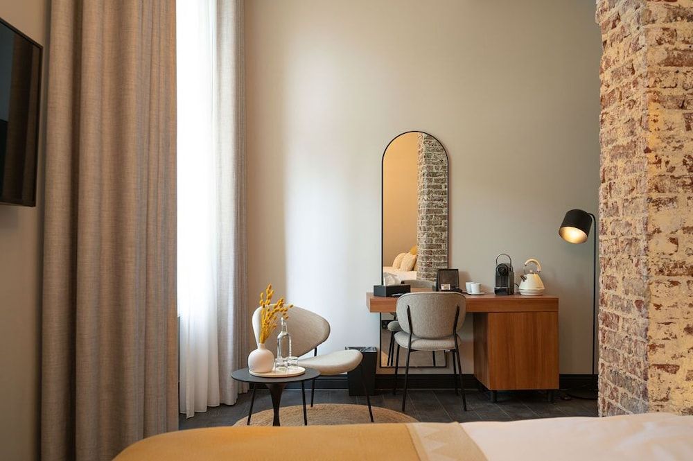 Hotel Kint Deluxe Room 8