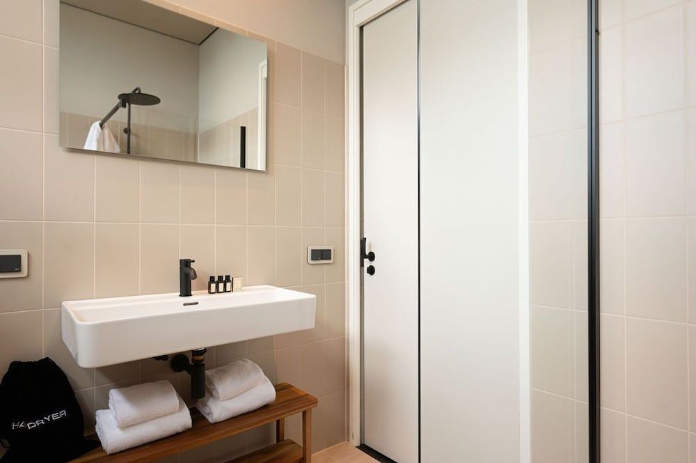 Hotel Kint Deluxe Room 6