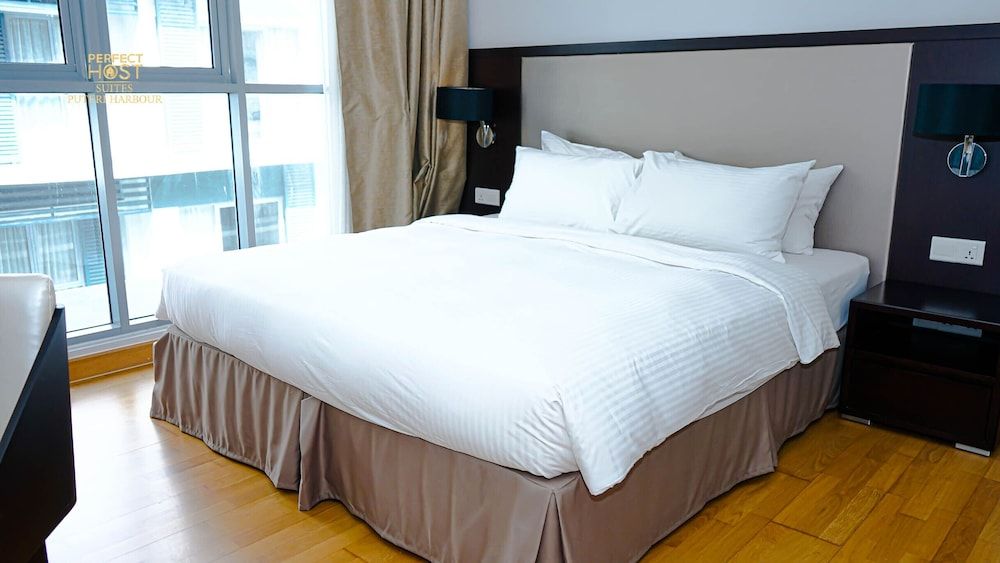 Deluxe Room, 1 Bedroom, Non Smoking, Refrigerator & Microwave