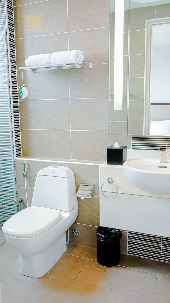 Deluxe Room, 1 Bedroom, Non Smoking, Refrigerator & Microwave
